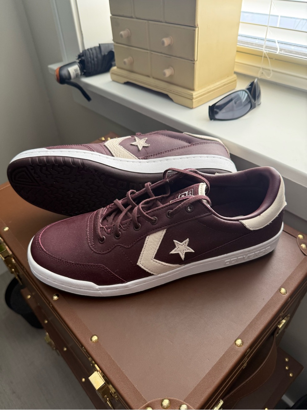 Converse Men's Burgundy and Cream Low-Top Sneakers